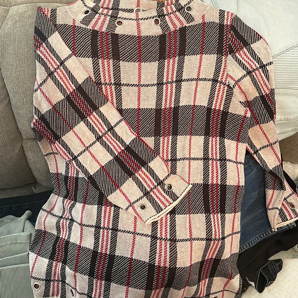 Belldini mock neck top. 3/4” sleeves